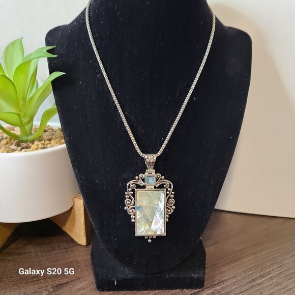 Unbranded Large Pendant Silver Tone Bib Necklace Ladies Pre-Owned Fashion Casual - Picture 2 of 4